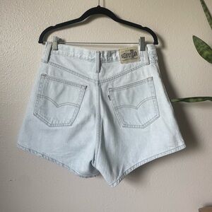 Levi’s SilverTab Mom Shorts Light Wash High Waist Size 29